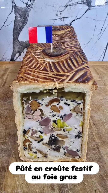 Pâté en croûte festif au foie gras à Châteaudun — Boucherie Dounia