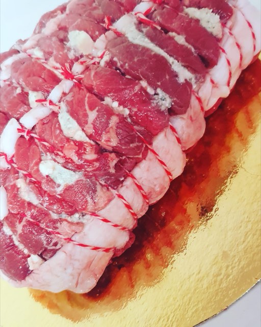 Rôti de bœuf farci au roquefort à Châteaudun — Boucherie Dounia