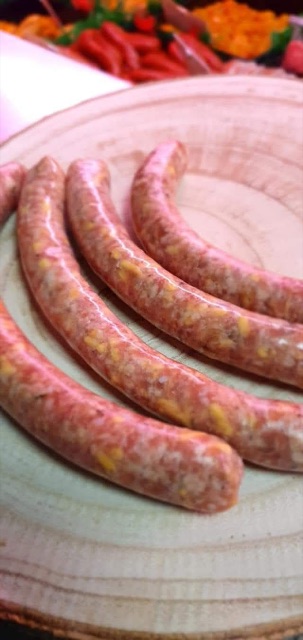 Saucisse oignon frit et cheddar à Châteaudun — Boucherie Dounia
