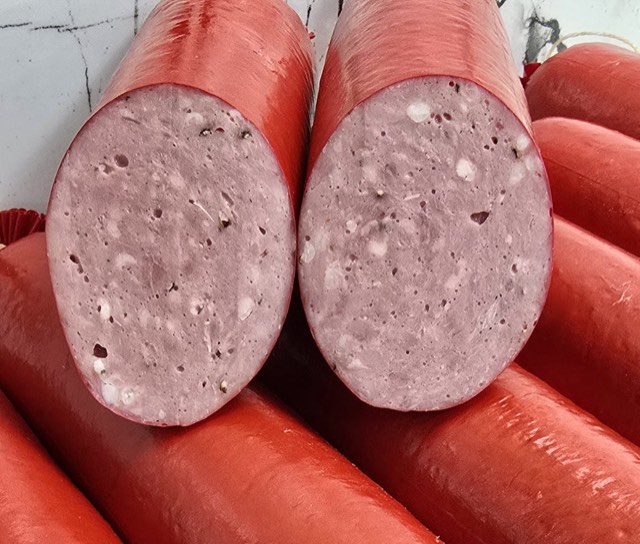 Saucisson à l'ail fumé à Châteaudun — Boucherie Dounia
